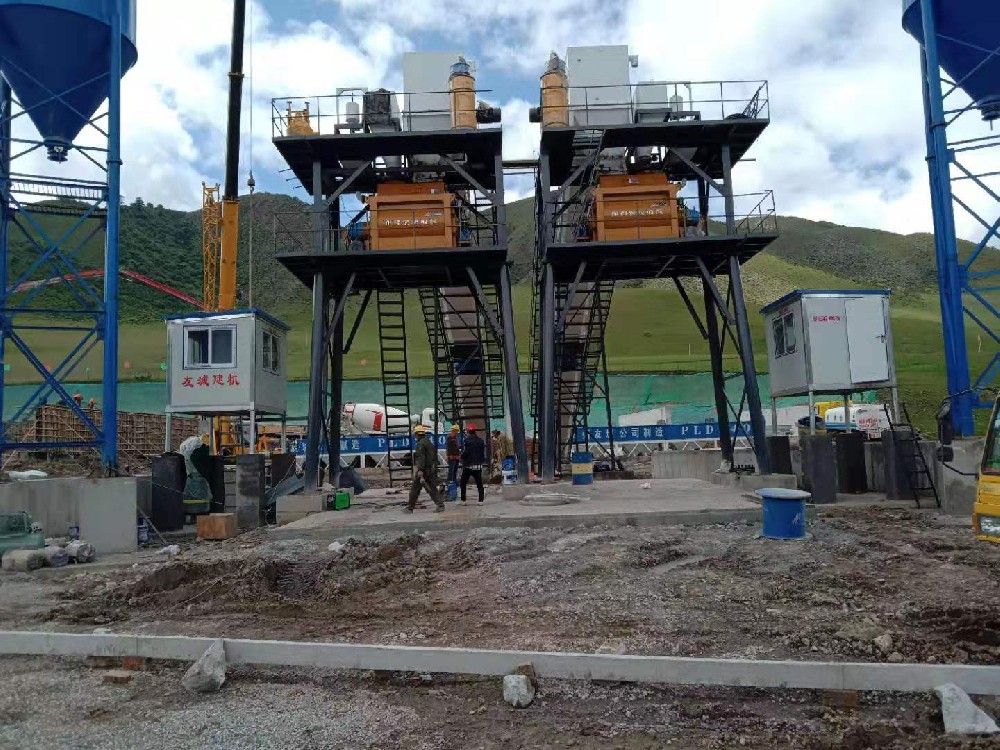 Kazakhstan customer purchases Aosenqi Machinery HZS90 concrete mixing plant on site