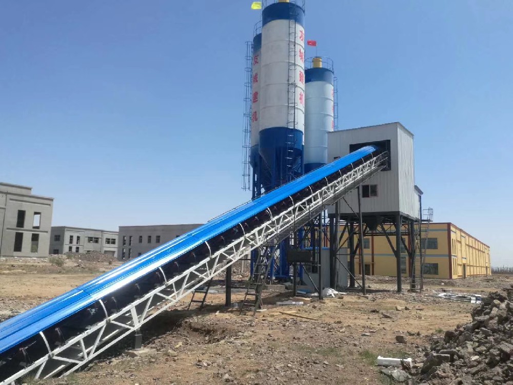 Cambodian customer purchases Aosenqi Machinery HZS90 concrete mixing plant on site